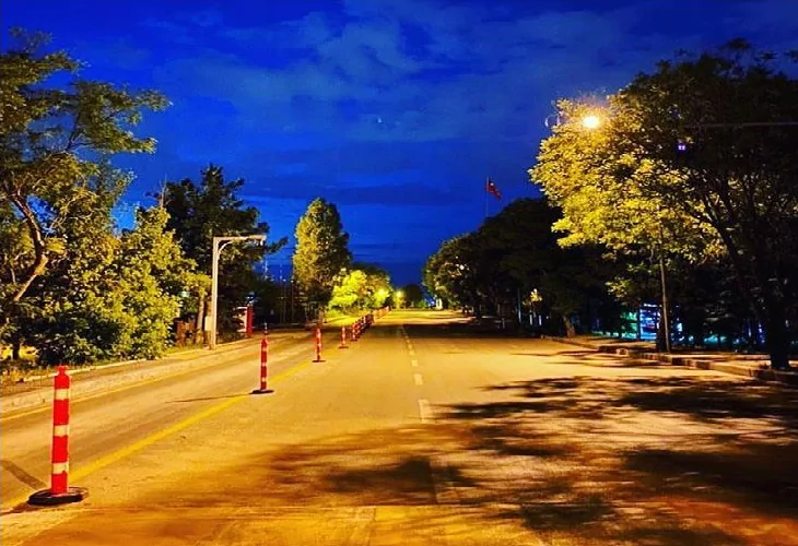 Görsel: Beytepe Kampüsü'ndeki Ana Meydanın Gece Görünümü