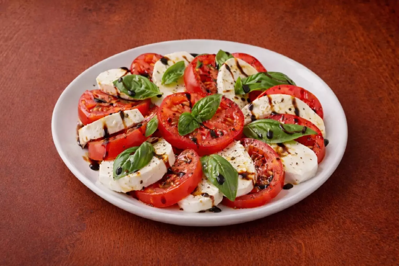 Görsel: Geleneksel İtalyan Mutfağı Aperatif Caprese Salatası